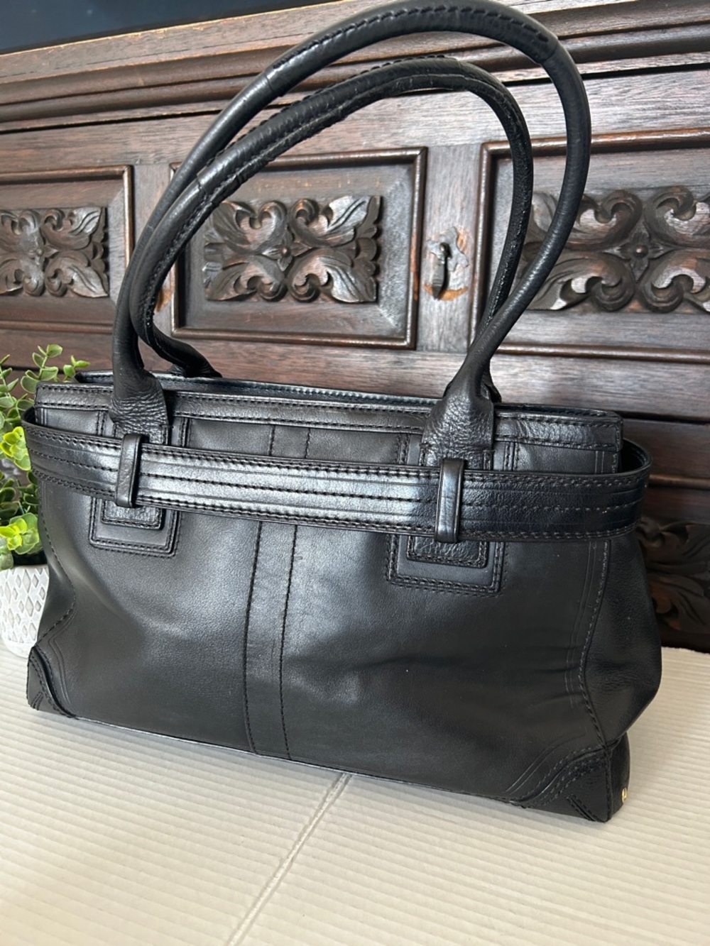 Coach Black Leather Shoulder Bag with Signature Stripe and Matching Wallet - Picture 6 of 17
